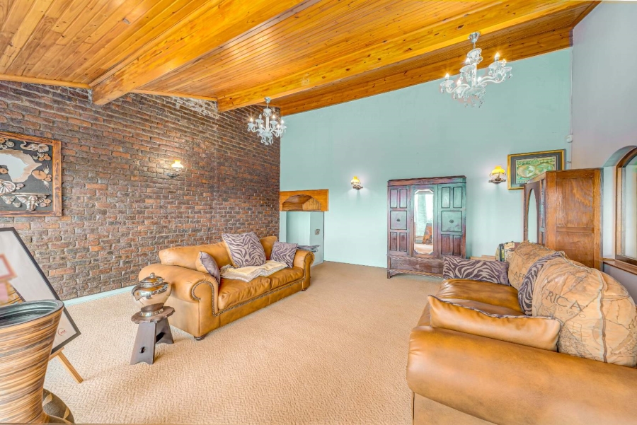 5 Bedroom Property for Sale in Beacon Bay Eastern Cape